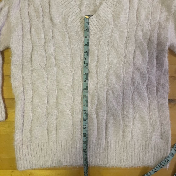 LUCKY BRAND Light Purple Fuzzy V Neck Sweater size Large - Picture 9 of 11